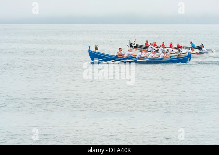 Tradizionale barca a remi(s) nelle isole Faerøer Foto Stock