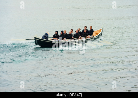 Tradizionale barca a remi(s) nelle isole Faerøer Foto Stock