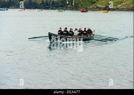 Tradizionale barca a remi(s) nelle isole Faerøer Foto Stock