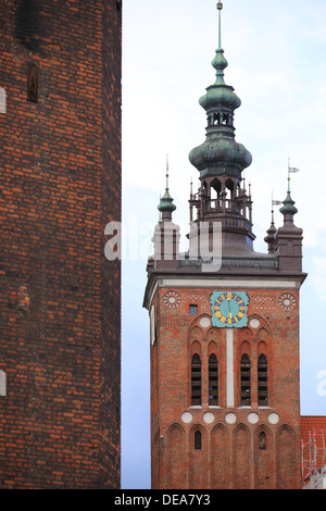 La Chiesa di Santa Caterina (Kosciol sw. Katarzyny), la chiesa più antica di Danzica, Polonia Foto Stock