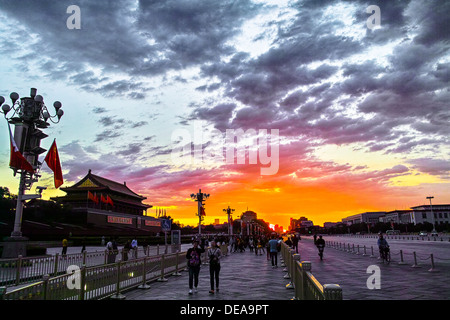 L'alba in piazza Tiananmen, Pechino Foto Stock