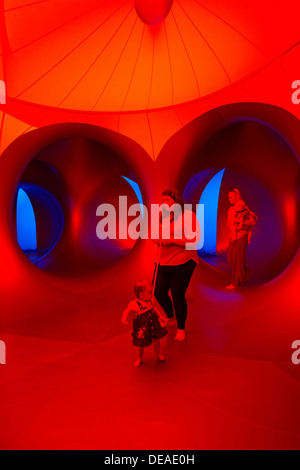 All'interno dell'Amococo Luminarium di Bournemouth, Dorset UK, a settembre Foto Stock