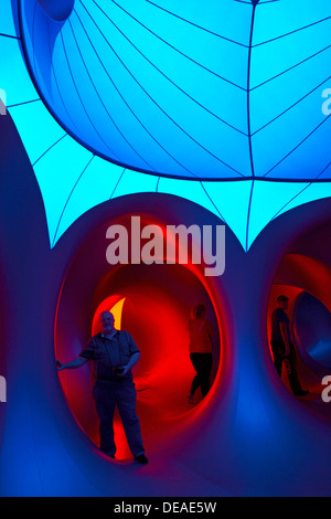 All'interno dell'Amococo Luminarium di Bournemouth, Dorset UK, a settembre Foto Stock