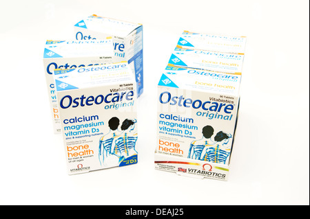 Osteocare compresse (calcio magnesio vitamina D zinco e il supporto di nutrienti per combattere l'osteoporosi Foto Stock