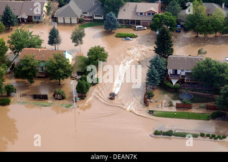 Vista aerea di strade lavato fuori e i quartieri sotto acqua seguendo le gravi inondazioni Settembre 14, 2013 in Jamestown, Colorado. Foto Stock