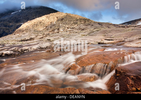 Flusso a Rago massiv in Rago National Park, Nordland county, Norvegia, Scandinavia, Europa Foto Stock