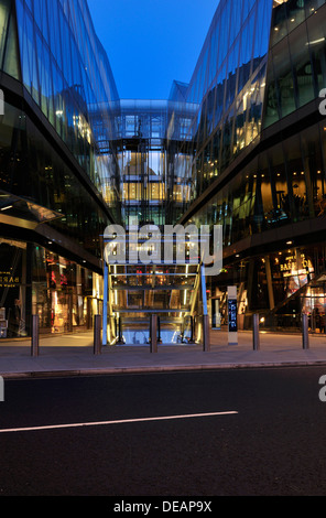 Una nuova modifica destinazione per lo shopping, Cheapside, London EC4, Regno Unito Foto Stock