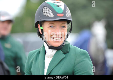 2013 La fedeltà al Palazzo di Blenheim Horse Trials. Woodstock Oxford, Inghilterra. Sabato 14 Settembre. Vincitore Aoife Clark (IRL) con eleganza Fenyas CCI*** tre giorni di credito evento: Julie Badrick/Alamy Live News Foto Stock