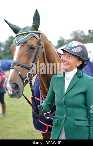 2013 La fedeltà al Palazzo di Blenheim Horse Trials. Woodstock Oxford, Inghilterra. Sabato 14 Settembre. Vincitore Aoife Clark (IRL) con eleganza Fenyas CCI*** tre giorni di credito evento: Julie Badrick/Alamy Live News Foto Stock