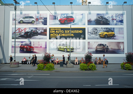 Cartellone auto Opel Adam, Dusseldorf, Germania. Foto Stock