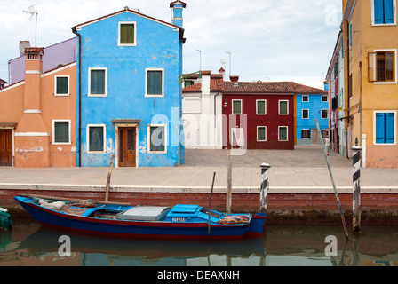 Case sul lungomare, Burano, Venezia, Veneto, Italia, Europa, patrimonio mondiale dell UNESCO Foto Stock