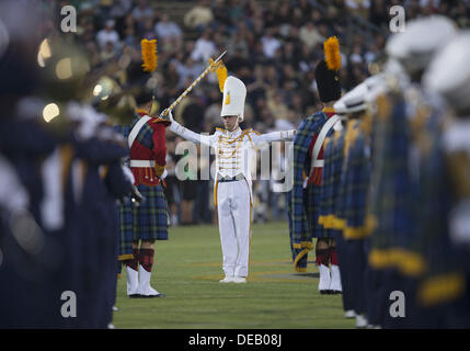 Sett. 14, 2013 - West Lafayette, Indiana, Stati Uniti d'America - 14 Settembre 2013: Notre Dame band esegue prima di NCAA Football azione di gioco tra la cattedrale di Notre Dame Fighting Irish e la Purdue Boilermakers a Ross-Ade Stadium in West Lafayette, Indiana. Notre Dame sconfitto Purdue 31-24. Foto Stock