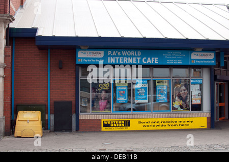 Internet cafe, piscina Prato stazione bus, Coventry, Regno Unito Foto Stock