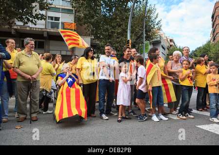 Barcellona, in Catalogna, Spagna. Mercoledì 11 Settembre: persone in attesa per l'inizio del catalano. Foto Stock