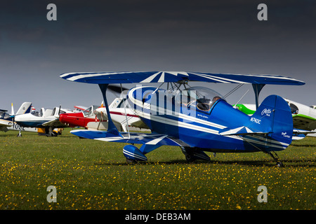 Un biplano Pitts alla luce associazione degli aeromobili al rally Sywell Foto Stock