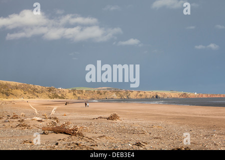 Cielo tempestoso su San Ciro costa in Aberdeenshire, Scozia Foto Stock