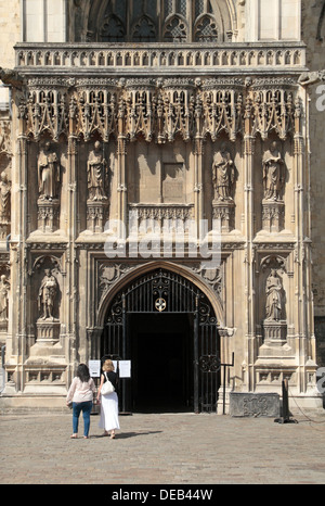 Bella sud ovest di ingresso alla Cattedrale di Canterbury, Kent, Regno Unito. Foto Stock