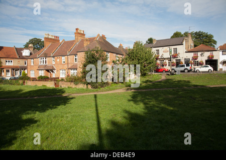 Mano nella mano e Crooked Billet pub su Wimbledon Common, Wimbledon, Londra Foto Stock