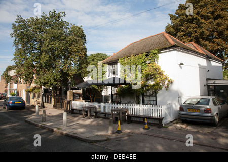 Mano nella mano e Crooked Billet pub su Wimbledon Common, Wimbledon, Londra Foto Stock