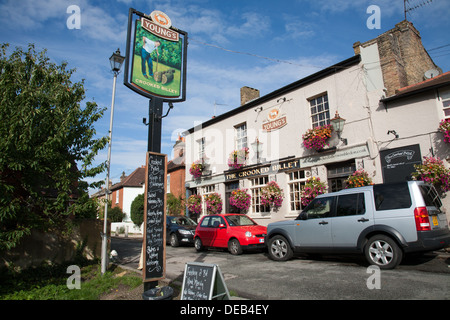 Mano nella mano e Crooked Billet pub su Wimbledon Common, Wimbledon, Londra Foto Stock