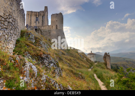 Rocca Calascio uno dei 15 più bei castelli del mondo Foto Stock