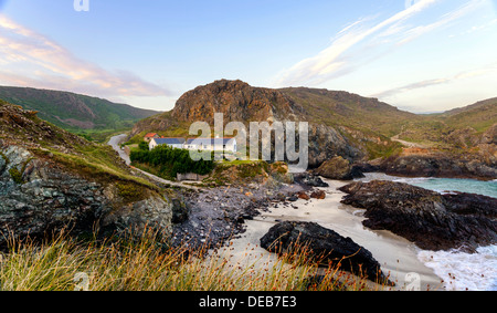 Tramonto su Kynance Cove su la lucertola Peninuslar in Cornovaglia, la Gran Bretagna è più a sud point Foto Stock