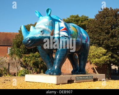 Scultura di rinoceronte di Southampton Hampshire England Regno Unito parte di Marwell Zoo arte pubblica evento organizzato per dieci settimane in estate 2013 Foto Stock