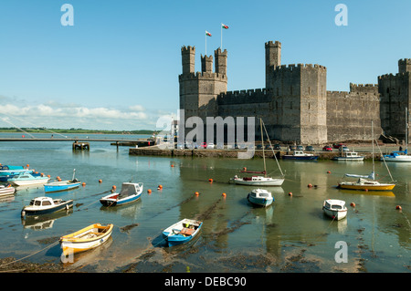 Caernarfon Castle, Caernarfon, Gwynedd, Galles Foto Stock