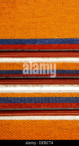 Tegole del tetto di una sala nel royal colori, il Grand Palace, Bangkok, Thailandia, Asia Foto Stock