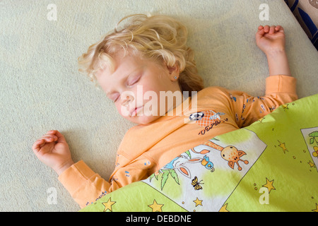 Bambina di 3 anni che dorme Foto Stock