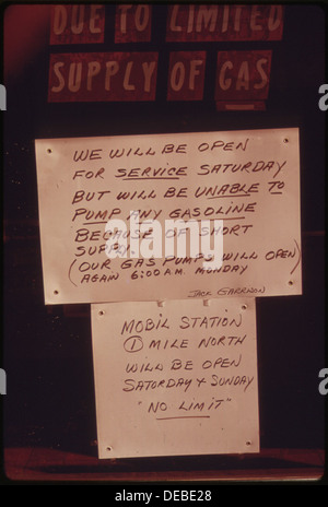 Al di fuori della benzina sono stati segni sempre più evidenti IN OREGON durante il mese di ottobre, 1973. Stazioni COME QUESTO 555412 Foto Stock