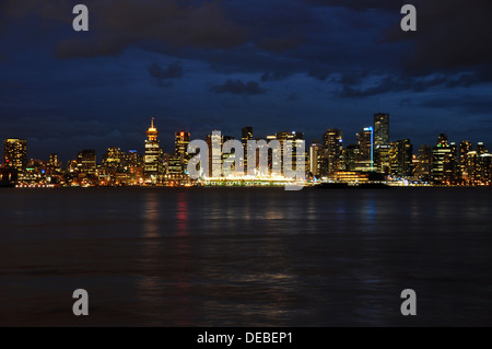 Sera vista sul centro di Vancouver dal North Shore, British Columbia, Canada Foto Stock
