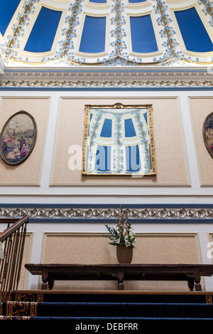 Soffitto a cupola sopra la grande scala in Shrigley Hall Hotel, Golf e Country Club, Pott Shrigley, Macclesfield, Cheshire Foto Stock