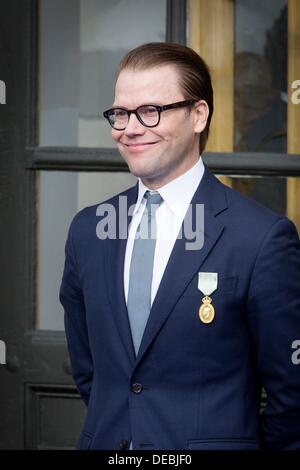 Stoccolma, Svezia. Xv Sep, 2013. Prince Daniel partecipare all'apertura della celebrazione di danza da parte della città di Stoccolma in connessione con il re Carl Gustaf il quarantesimo giubileo presso il cortile interno del Palazzo Reale di Stoccolma, Svezia, 15 settembre 2013. Foto: Patrick van Katwijk/dpa/Alamy Live News Foto Stock