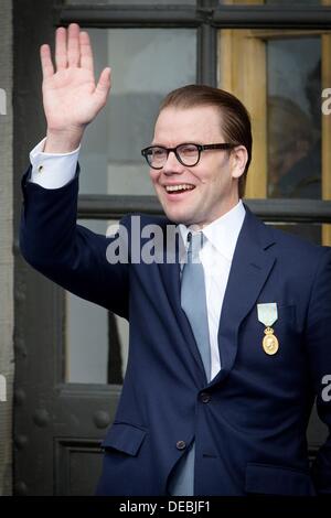 Stoccolma, Svezia. Xv Sep, 2013. Prince Daniel partecipare all'apertura della celebrazione di danza da parte della città di Stoccolma in connessione con il re Carl Gustaf il quarantesimo giubileo presso il cortile interno del Palazzo Reale di Stoccolma, Svezia, 15 settembre 2013. Foto: Patrick van Katwijk/dpa/Alamy Live News Foto Stock