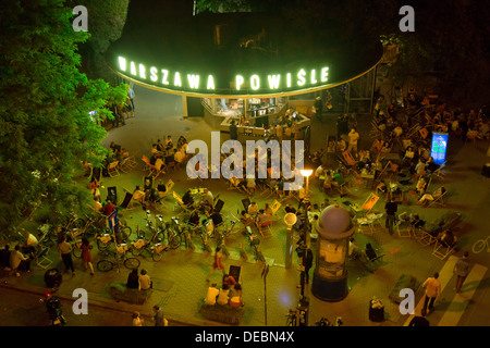 Varsavia, Polonia, guardare la street cafe di notte Warszawa Powisle Foto Stock