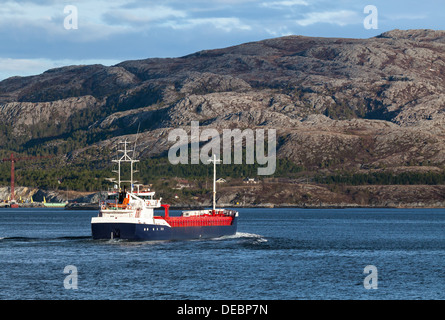 General cargo vele sul fiordo norvegese Foto Stock