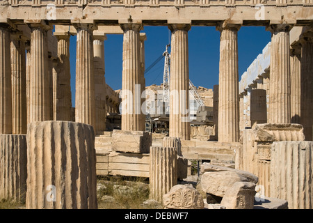 Il Partenone tempio sotto ripristino sull'Acropoli di Atene, Grecia. Foto Stock