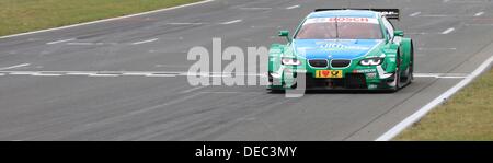 Oschersleben in Germania. Xv Sep, 2013. Il brasiliano della BMW-pilota Augusto Farfus aziona la sua vettura da gara su pista della ottava gara del DTM nel etropolis Motorsport Arena di Oschersleben, Germania, 15 settembre 2013. Foto: Jens WOLF/dpa/Alamy Live News Foto Stock