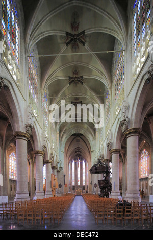 Navata gotica chiesa di Notre Dame du Sablon o Onze-Lieve-Vrouw dieci Sablon, Bruxelles, la regione di Bruxelles, Belgio Foto Stock