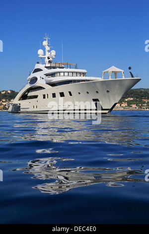 Luerssen yacht a motore Ace, Beaulieu-sur-Mer, dipartimento delle Alpi Marittime, Regione Provence-Alpes-Côte d'Azur, in Francia Foto Stock