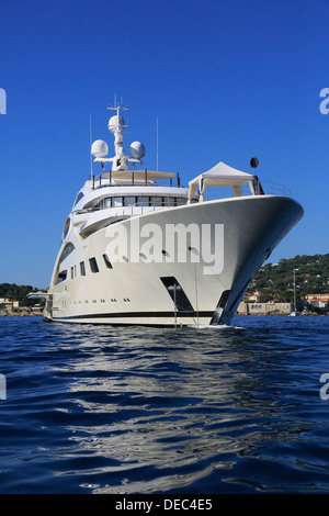 Luerssen yacht a motore Ace, Beaulieu-sur-Mer, dipartimento delle Alpi Marittime, Regione Provence-Alpes-Côte d'Azur, in Francia Foto Stock