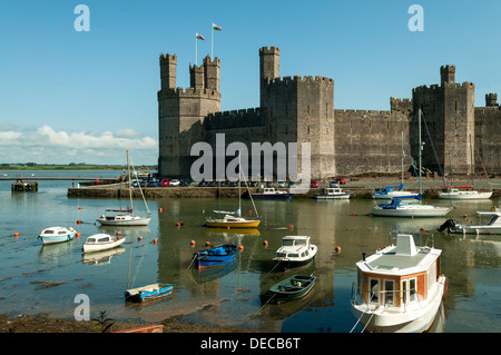 Caernarfon Castle, Caernarfon, Gwynedd, Galles Foto Stock