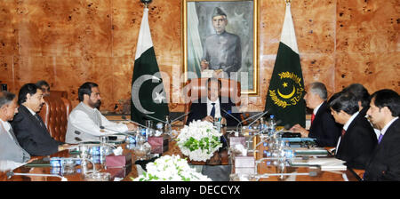 Islamabad, Pakistan. Xvi Sep, 2013. Handout image PID  Presidente Mamnoon Hussain presiedere una riunione di briefing sulla FATA a Aiwan-e-Sadr a Islamabad il 16 settembre 2013 (foto di PID/Deanpictures/Alamy Live News Foto Stock