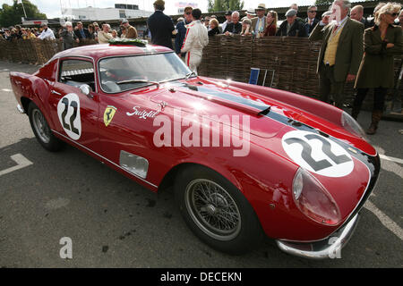 Goodwood, Hampshire, Regno Unito. Xv Sep, 2013. Chris Evans' Ferrari 250 GT Tour de France pilotato da Max Girardo © Azione Sport Plus/Alamy Live News Foto Stock