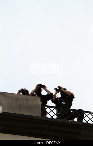 Berlino, Germania, Scharfschuetzen la polizia di Berlino su un tetto Foto Stock