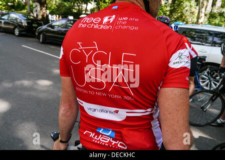 New York, Stati Uniti d'America. Xv Sep, 2013. Vergine HealthMiles dipendenti sarà possibile imbarcarsi su un 270 miglio in bicicletta da Boston a New York City, prima di concludere in Manhattan Central Park nel pomeriggio del 15th. Settembre 15, 2013 a New York City. © Donald bowers/Alamy Live News Foto Stock