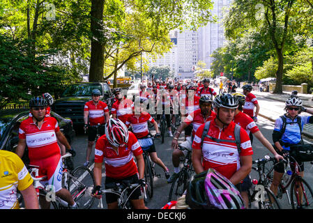 New York, Stati Uniti d'America. Xv Sep, 2013. Vergine HealthMiles dipendenti sarà possibile imbarcarsi su un 270 miglio in bicicletta da Boston a New York City, prima di concludere in Manhattan Central Park nel pomeriggio del 15th. Settembre 15, 2013 a New York City. © Donald bowers/Alamy Live News Foto Stock