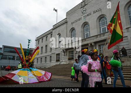 Londra, Regno Unito. Xv Sep, 2013. L'Hackney un carnevale 2013 si terrà domenica da mezzogiorno fino alle 8 di sera a Londra, Regno Unito, 15 settembre 2013, .la sfilata di carnevale lascerà Ridley Road a 2pm e funzionerà la sua strada in direzione sud lungo la strada Queensbridge prima di effettuare il suo modo attraverso il Richmond Road verso Hackney Town Hall e poi lungo la nuova area pedonale via stretta prima di ritornare a Ridley Road via Dalston Lane. © kaan diskaya/Alamy Live News Foto Stock