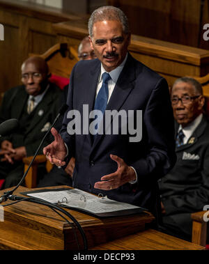 Birmingham, Alabama, Stati Uniti d'America. Xv Sep, 2013. Stati Uniti Il procuratore generale Eric Holder parla al16th St. Chiesa Battista durante la commemorazione ufficiale del cinquantesimo anniversario dell attentato che ha ucciso i quattro bambine. © Brian Cahn/ZUMAPRESS.com/Alamy Live News Foto Stock